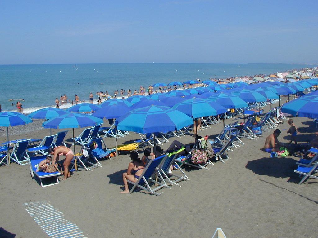 Camping Free Beach マリーナ・ディ・ビッボーナ エクステリア 写真